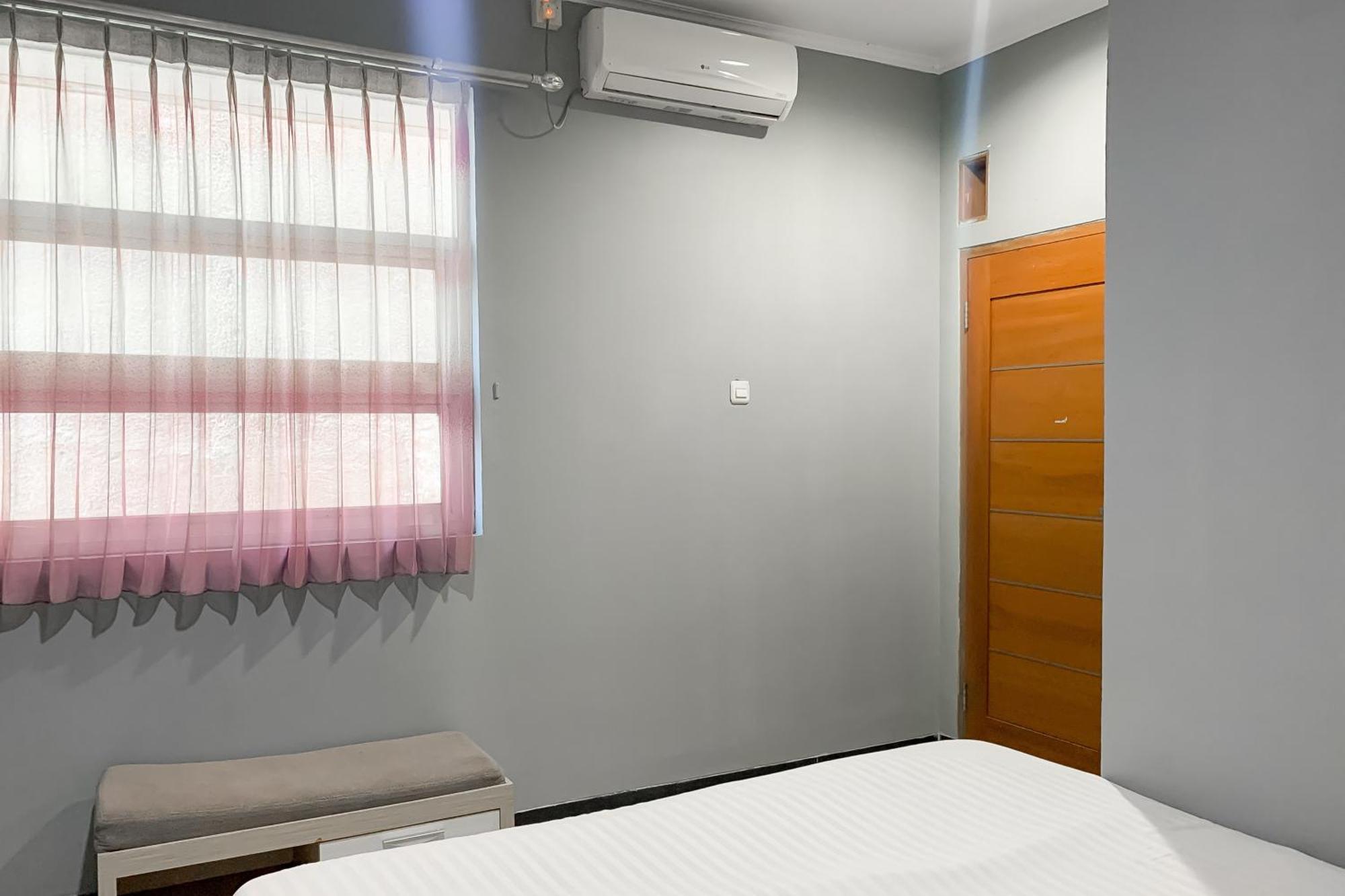 Karins Guesthouse Syariah Redpartner Bandung Exteriör bild