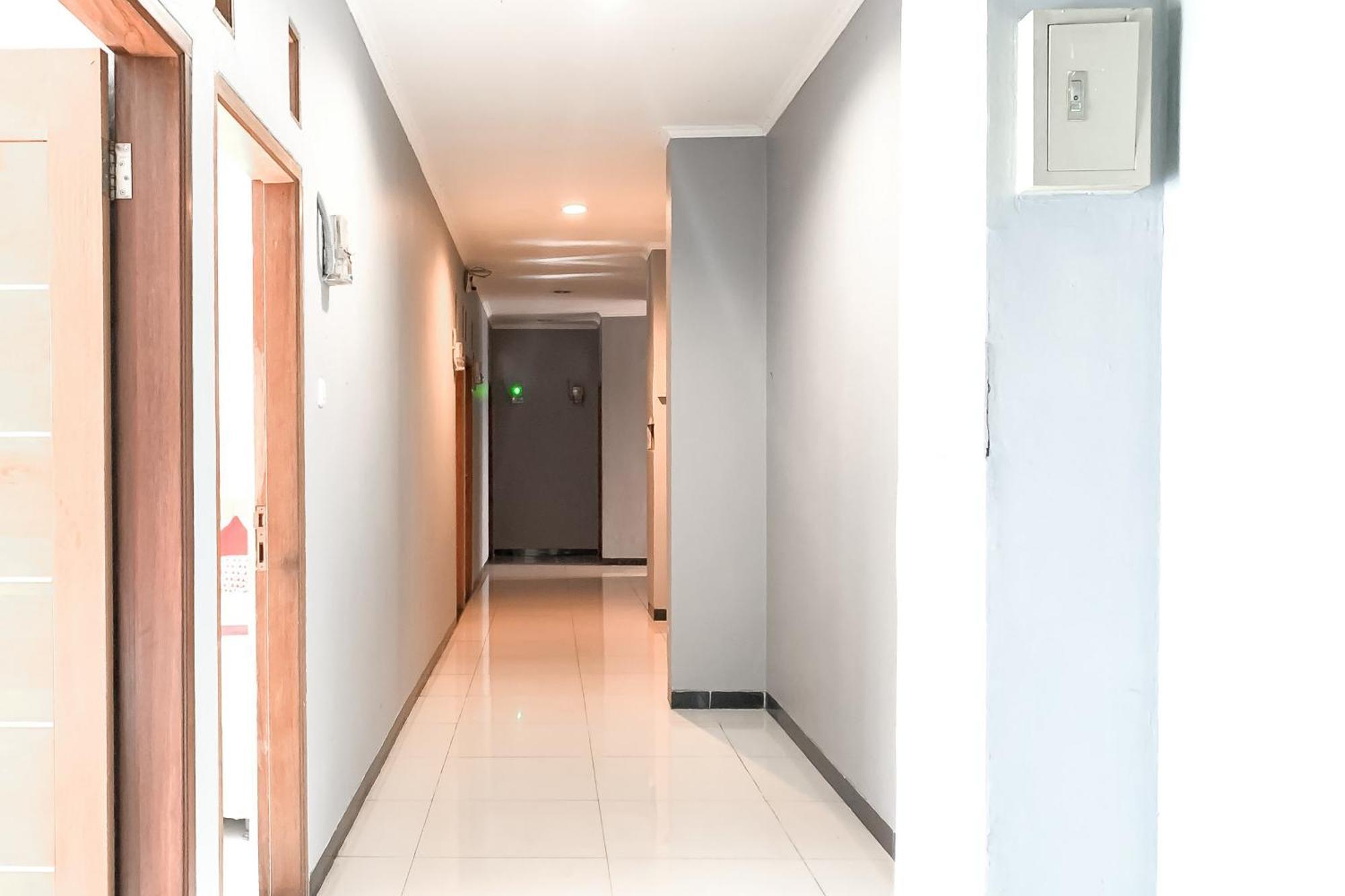 Karins Guesthouse Syariah Redpartner Bandung Exteriör bild