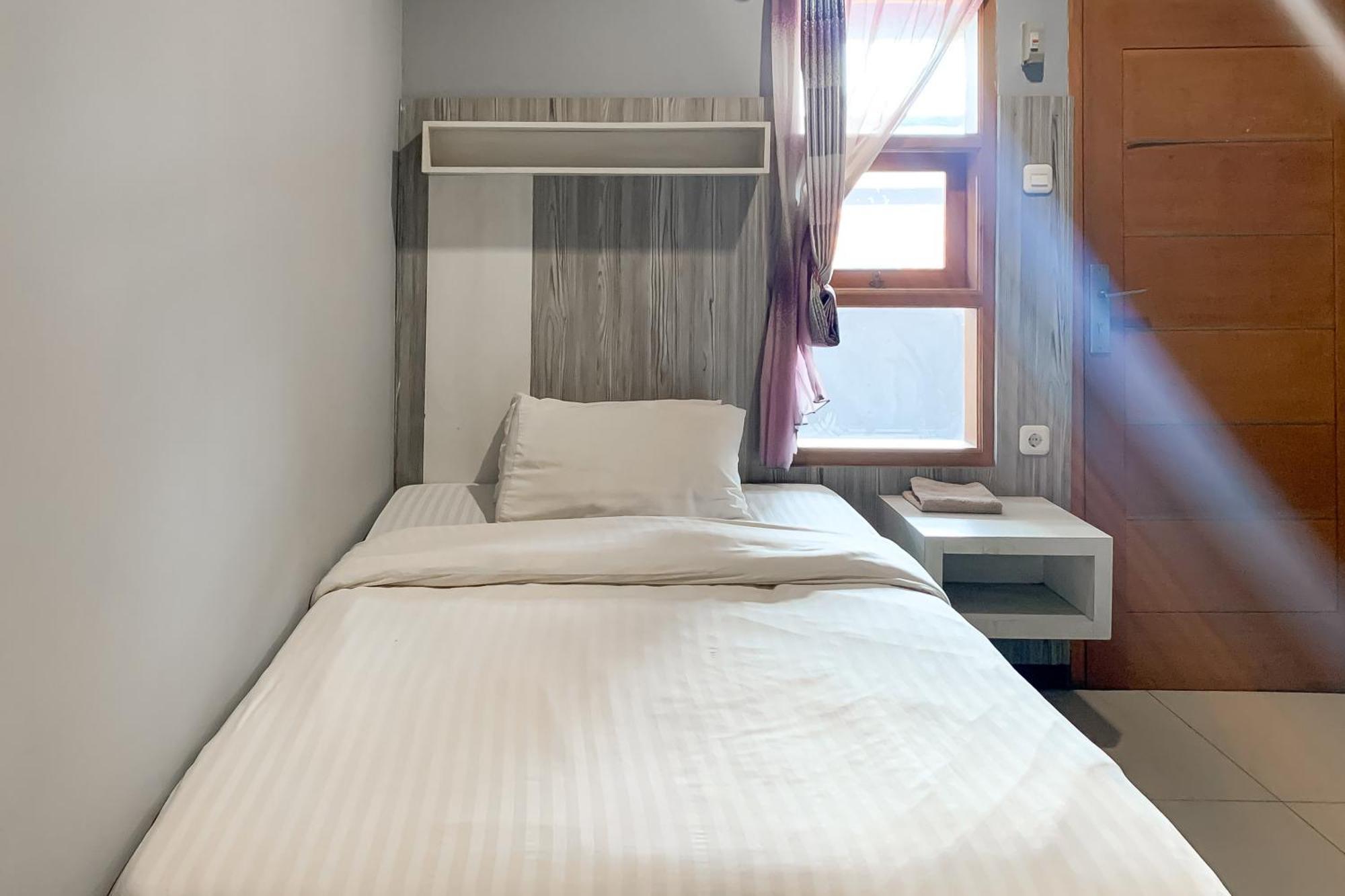Karins Guesthouse Syariah Redpartner Bandung Exteriör bild