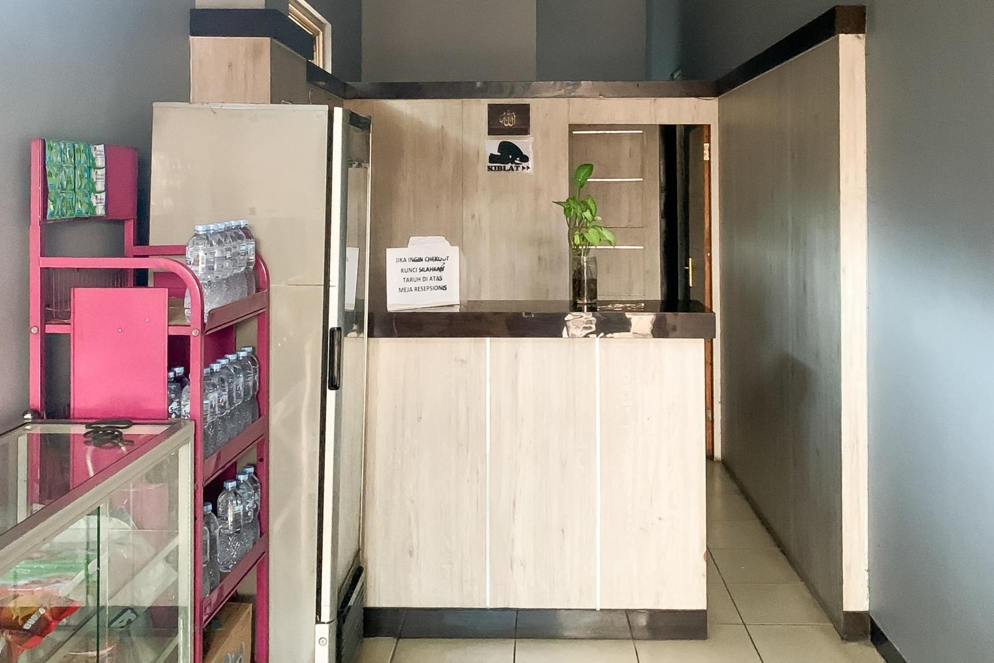 Karins Guesthouse Syariah Redpartner Bandung Exteriör bild